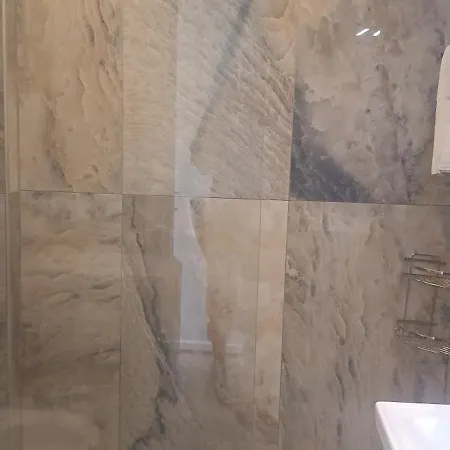 アパート Alba コイニラ